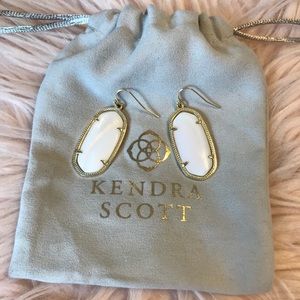 ⚜️Kendra Scott Gold & White Pearl Elle Earrings⚜️
